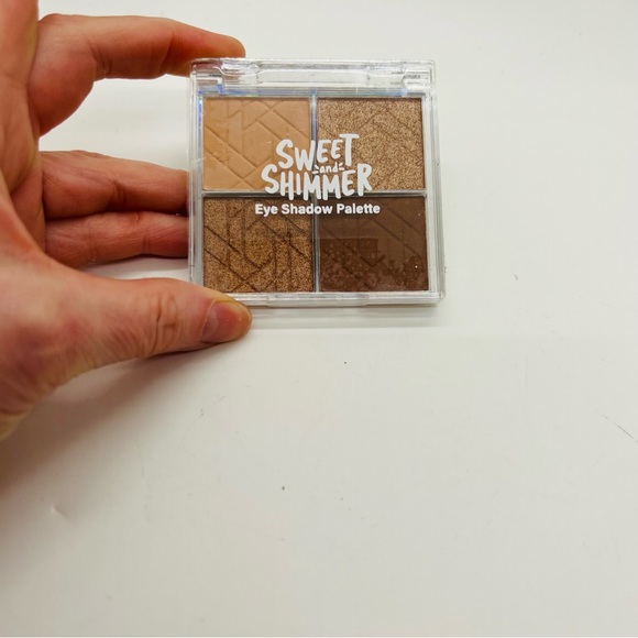 NWT ULTA Beauty Bundle Blush (2), eyeshadow,mirror,eyeshadow applicator,eyeliner - Picture 4 of 7